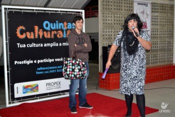 Vrios estilos musicais e teatro na noite do campus