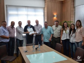 Unesc entrega relatrio final do Plano de Saneamento Bsico de Siderpolis