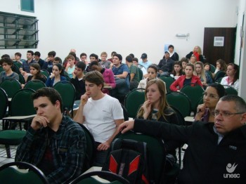 Palestra para alunos, professores e comunidade abordou o tema