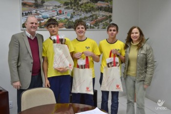 Unesc entrega pr�mios para alunos de Urussanga