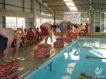 Col�gio de Aplica��o mobiliza ensino m�dio em competi��es na piscina do complexo esportivo da Unesc