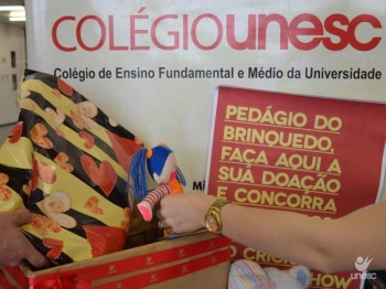 Colgio Unesc monta brinquedmetro na Praa Nereu Ramos