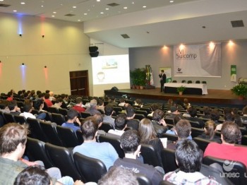 Estudantes e profissionais do Sul do Brasil reunidos na Unesc