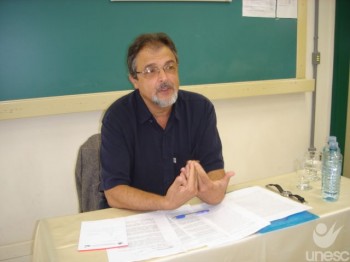 Forma��o de jornalista � fundamental, defende professor Karam, da UFSC