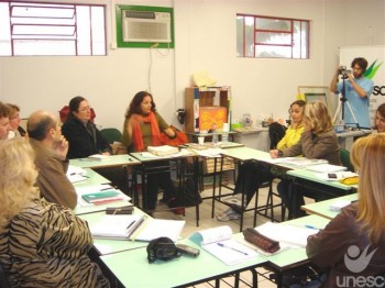 Professora destaca papel do adulto na imagina��o da crian�a