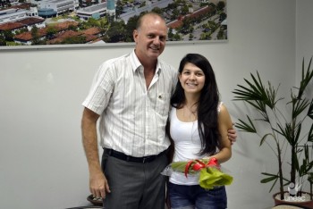 Vencedora de sorteio recebe tablet