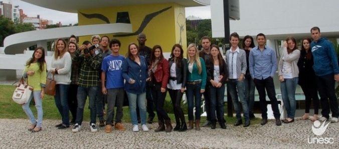 Acadmicos da Unesc visitam Museu Oscar Niemeyer