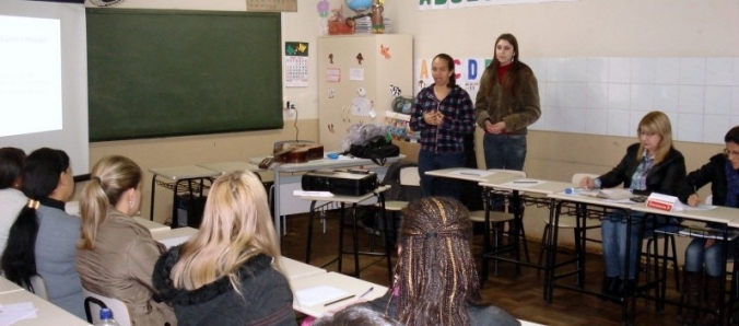 Projeto da Unesc leva trabalho de gest�o ambiental para escola de Crici�ma