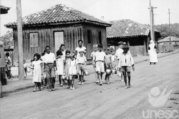 Professora da Unesc pesquisa como era ser crian�a nas vilas mineiras do Sul catarinense entre 1920-1960