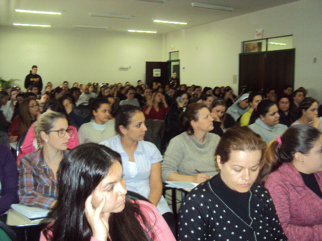 Turmas de Pedagogia participam de palestra na tarde desta tera-feira