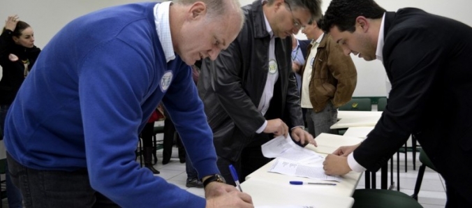 Gildo Volpato e M�rcio Fiori s�o reeleitos como reitor e vice da Unesc