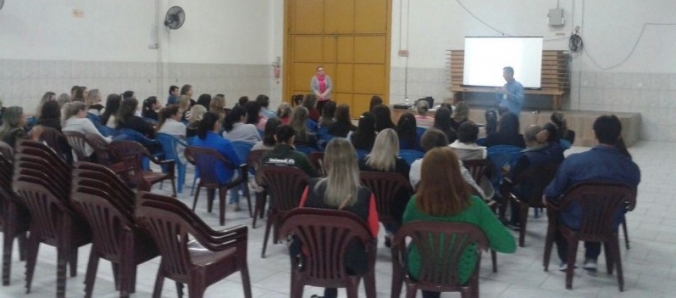 Cerca de 200 professores de Morro da Fuma�a participam de forma��o da Unesc