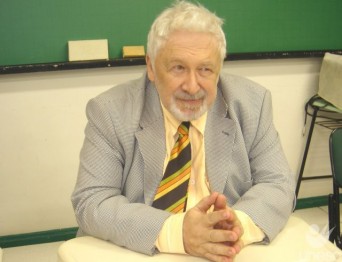 Warat critica padroniza��o de comportamento da �rea e prega ensino surrealista