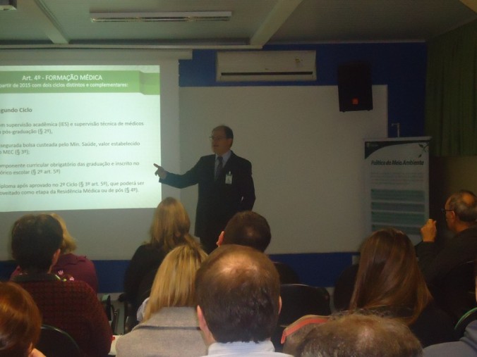 Reuni�o de Colegiado aborda Teste de Progresso e homenageia professores