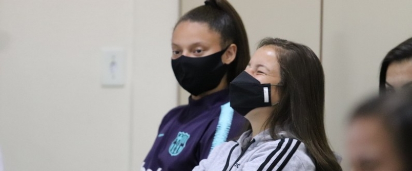 Atletas do futebol feminino do Tigre recebem atendimento psicolgico oferecido pela Unesc