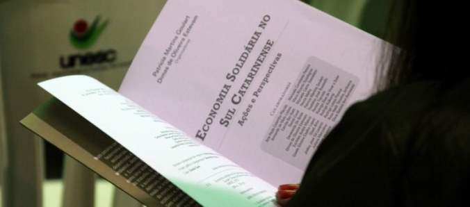 Livro Economia Solid�ria no Sul Catarinense de coautoria do professor Kristian Madeira � lan�ado