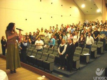 �Constru��o de um mundo de paz come�a na mudan�a de atitude de cada pessoa�, diz Dulce Magalh�es