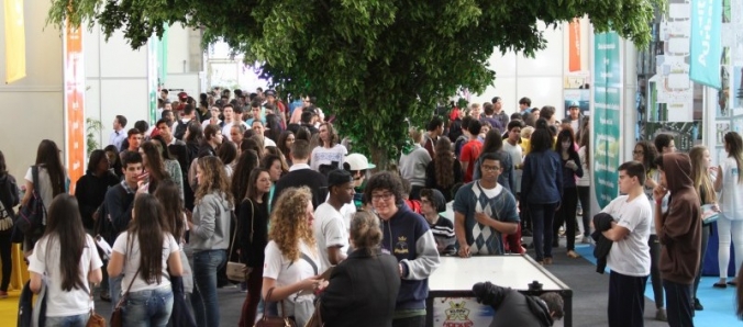 Dia de escolher o futuro na Feira das Profiss�es Unesc
