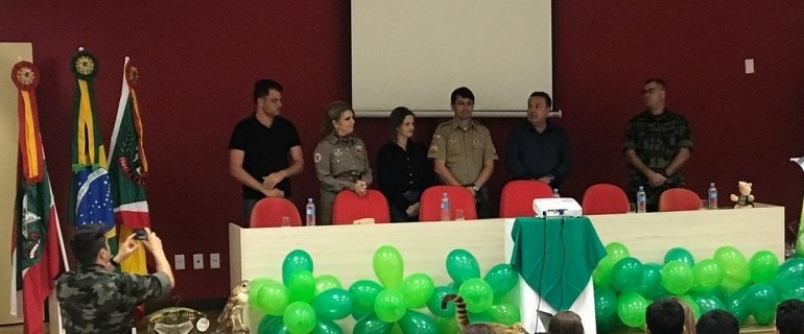 Professora Morgana Cirimbelli Gaidzinski profere palestra em Treviso