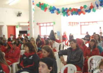 Candidatos � presid�ncia do Gr�mio Estudantil exercitam democracia em debate. Elei��o � nesta ter�a