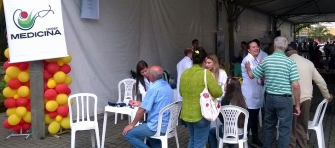 Ligas da Sa�de da Fam�lia e da Endocrinologia realizam a��o na Pra�a Nereu Ramos