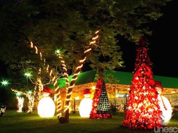 Unesc coordena produ��o da decora��o de Natal de Crici�ma, em parceria com o Pres�dio e a CDL 