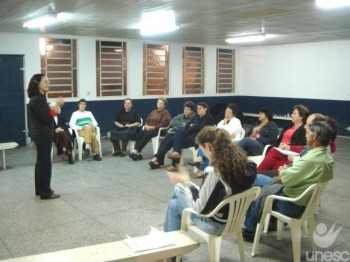 Grupo de pesquisa mobiliza comunidade com palestra, no bairro Santa Augusta