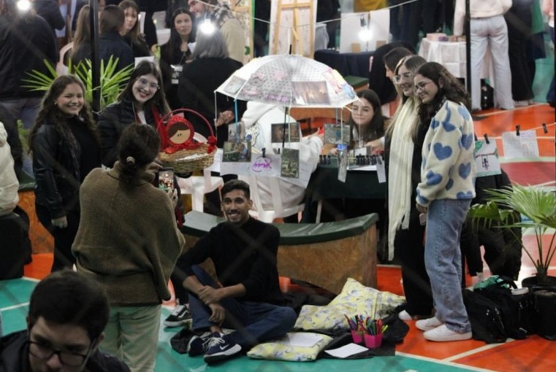 PCC na Praa Rene 84 Grupos dos Cursos de Licenciatura da Unesc em Noite de Aprendizagem e Convivncia