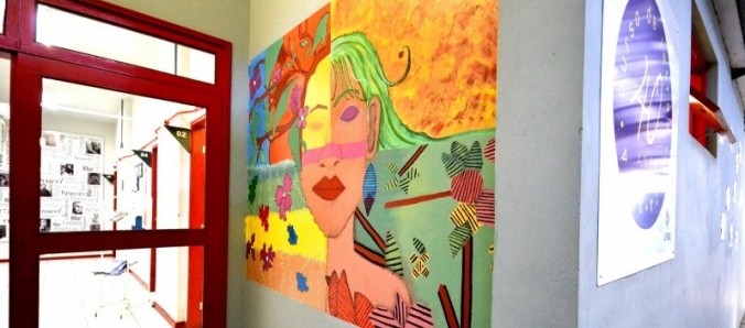 Painel de pintura  desenvolvido por alunos de Artes Visuais