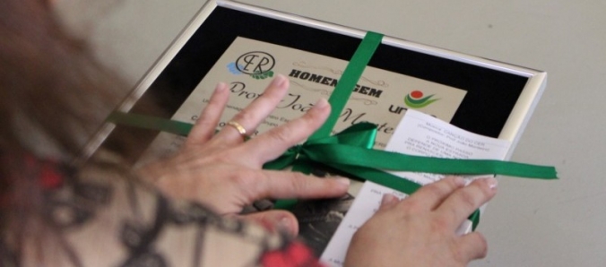 CER presta homenagem ao professor Jo�o Monteiro