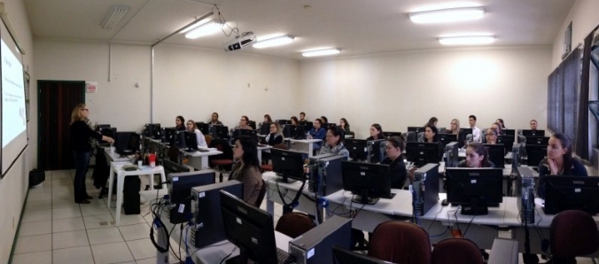 Comunicao oral e escrita  tema de capacitao para funcionrios