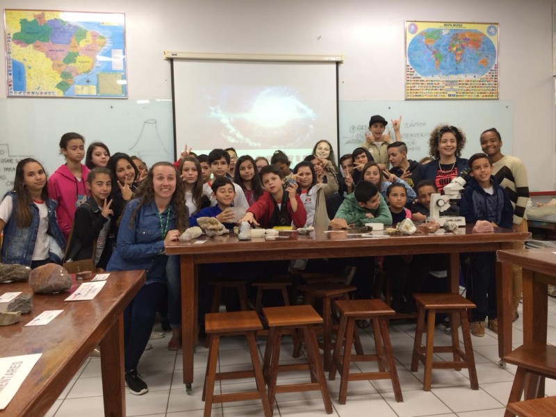 Laborat�rio de Geoci�ncias recebe visita da Escola Professor Vilson Lalau, de Crici�ma