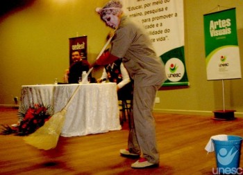 Professora da Unicamp apresenta performance teatral