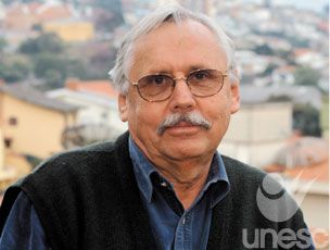 Economia traz Ladislau Dowbor, autor de 40 livros, para aula magna dia 10 de mar�o