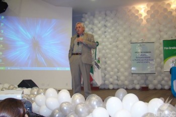 Consultor da ONU critica darwinismo econ�mico e sugere inclus�o produtiva 