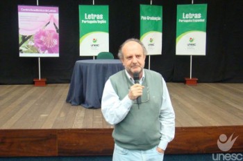 Ling�ista diz que falar, ler e escrever bem independe do conhecimento das regras gramaticais