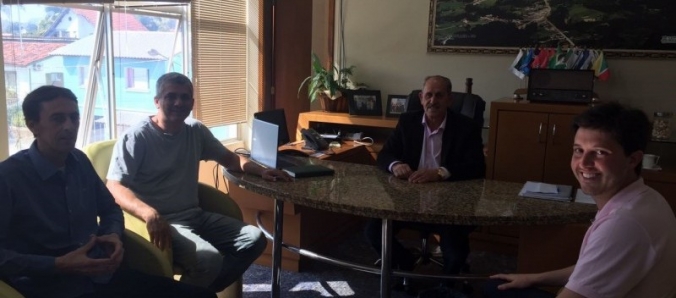 Projeto Tigrinhos: Lauro Muller recebe professores da Unesc para renovar parceria