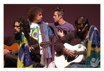 Tico Santa Cruz chega segunda em Crici�ma