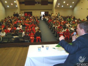 Promotor aponta problemas ambientais de Crici�ma