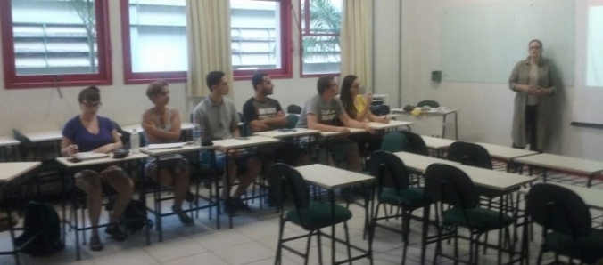 Professores e alunos participam de forma��o em pesquisa