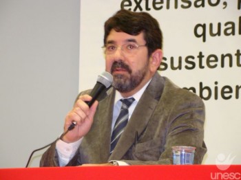 Professor fala de autopoiese, uma perspectiva nova de se pensar o Direito no s�culo XXI