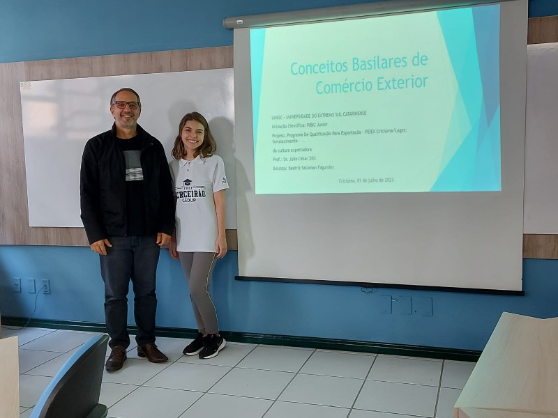 Bolsista PIBIC Junior/CNPq/UNESC compartilha estudos sobre os conceitos basilares de com�rcio exterior