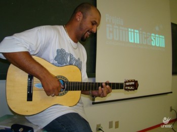 Alunos da 7� fase de Artes Visuais t�m bate-papo com rapper Marrom