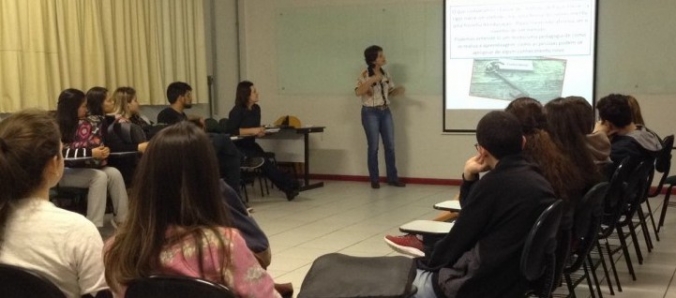 Professores e alunos extensionistas participam de debate sobre Paulo Freire