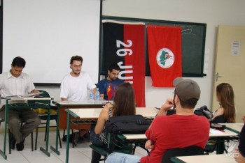 Estudantes debatem os 88 anos do PCB no Brasil