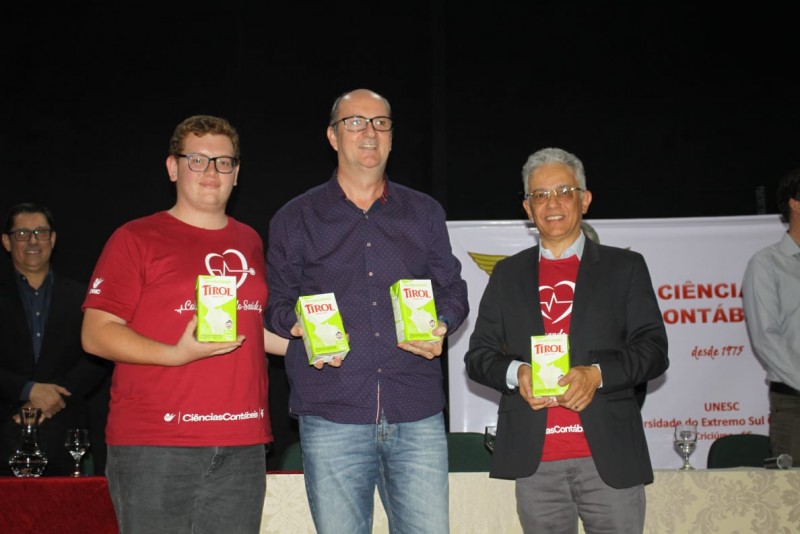 Entrega de Leite ao Bairro da Juventude