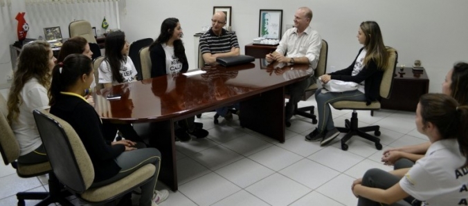 Alunos do Cedup convidam reitor para ser paraninfo