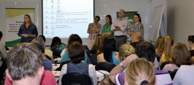 UNA HCE pensa e discute as pol�ticas de extens�o