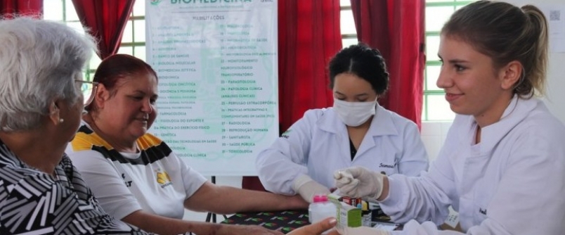 Acadêmicos dos cursos da área da saúde da Unesc realizam atendimentos para mulheres do Cras Tereza Cristina