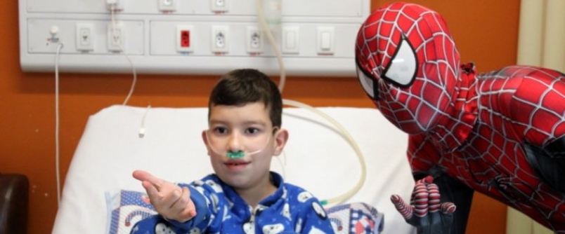Acadêmicos de Medicina da Unesc levam alegria a crianças hospitalizadas